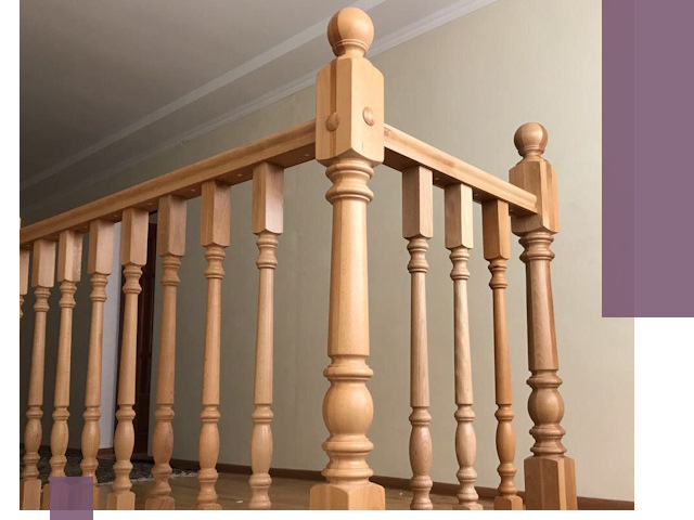 Деревянные перила на заказ в Каменске-Уральском: монтаж и изготовление