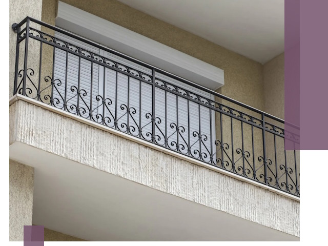 Балконные ограждения из металла и стекла в Каменске-Уральском для домов