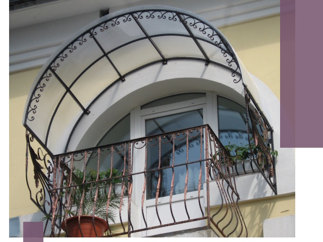 Козырьки над балконом в Каменске-Уральском — изготовление и монтаж