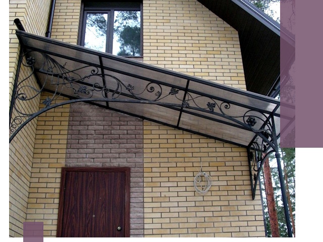 Односкатные козырьки из металла под ключ в Каменске-Уральском